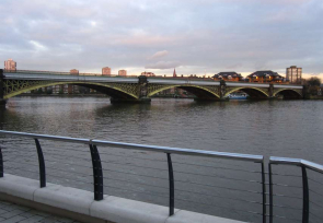Crossing the Thames Bridges